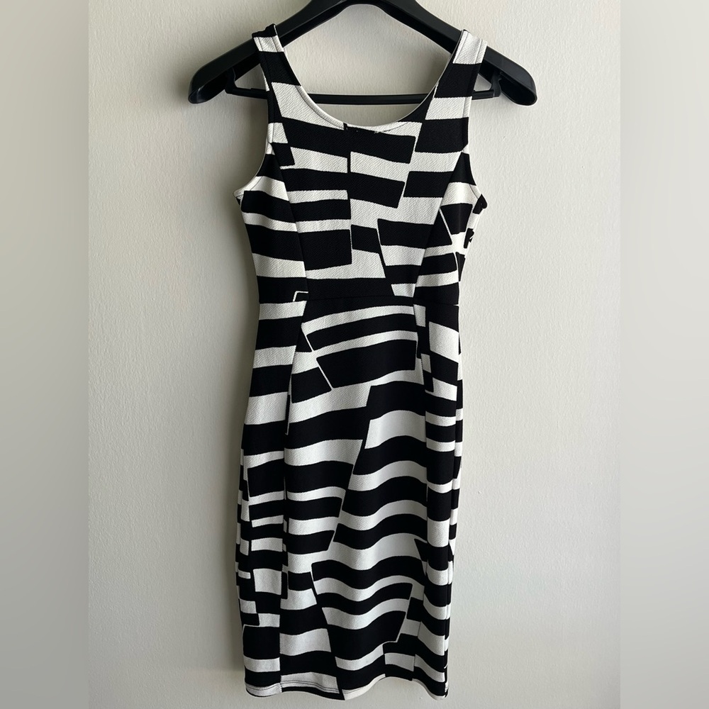 love J Black and White Geometric Spring Summer Cocktail Formal Dress Size Small - Picture 3 of 3